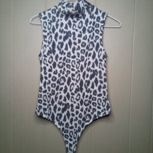 Willow Root Bodysuit Shirt S Sleeveless Ribbed Animal Print Cream Gray